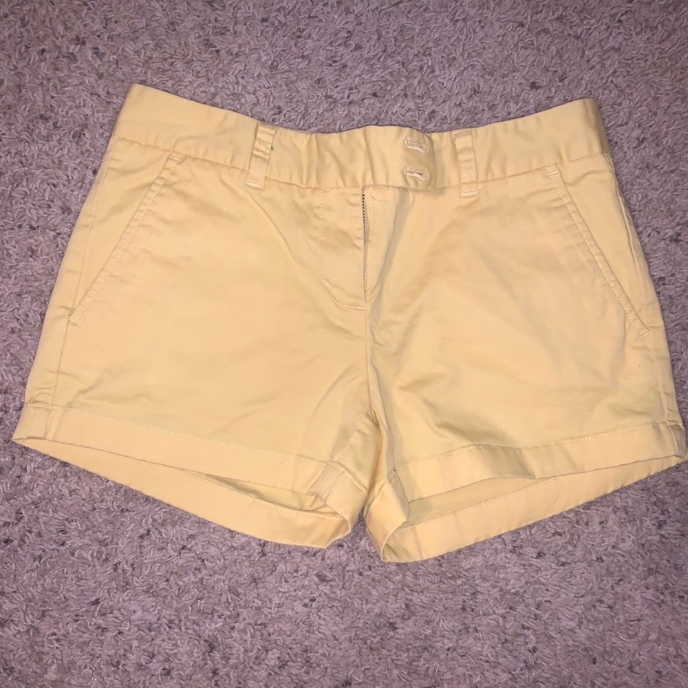 EUC yellow women’s Vineyard Vines shorts
